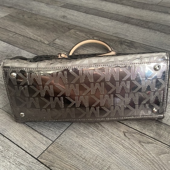 Purse - Picture 4 of 7